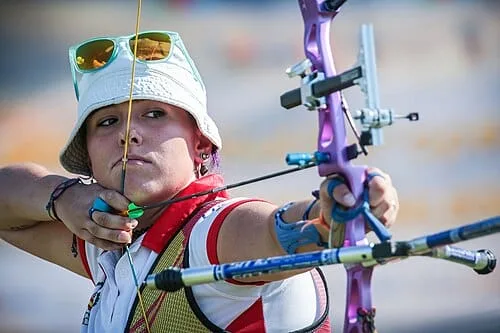 Adriana Lázaro